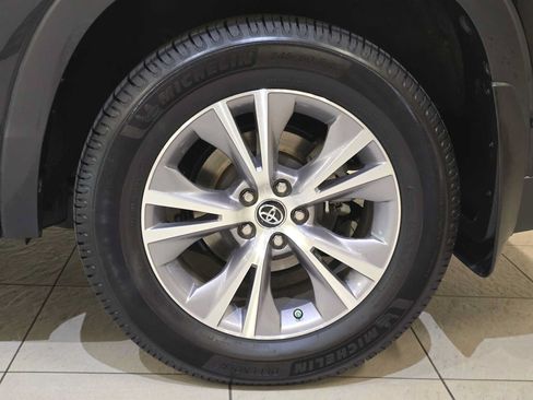 Used 2016 Toyota Highlander Plus AWD/4WD image 8