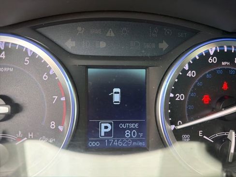 Used 2016 Toyota Highlander Plus FWD image 7