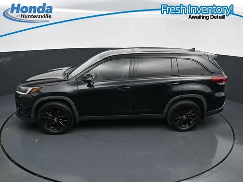 Used 2019 Toyota Highlander SE w/ Nightshade Edition AWD/4WD image 27