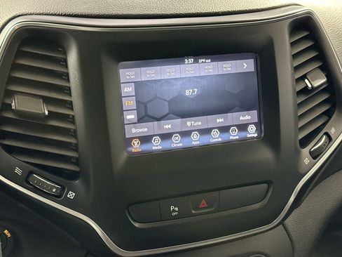 Used 2019 Jeep Cherokee Latitude Plus w/ Comfort/Convenience Group image 22