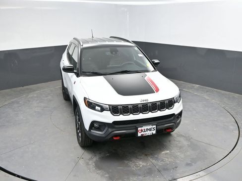 Used 2025 Jeep Compass Trailhawk w/ Trailer Tow Group AWD/4WD image 26