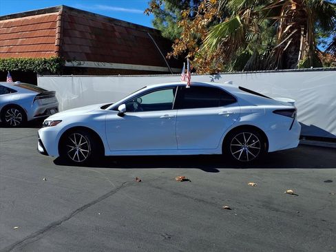 Certified 2023 Toyota Camry SE image 3