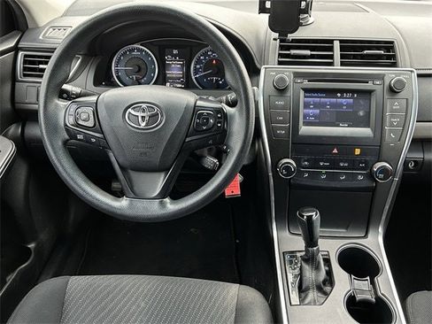 Used 2017 Toyota Camry image 13