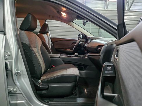 Used 2022 Nissan Rogue SV image 15