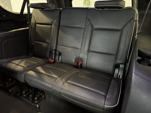Used 2023 Chevrolet Suburban Premier image 7