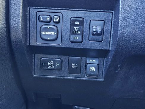 Used 2018 Toyota Tundra Platinum image 20