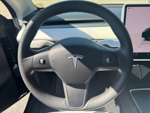Used 2022 Tesla Model Y Long Range AWD/4WD image 17