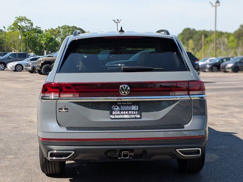 Used 2025 Volkswagen Atlas SE w/ Panoramic Sunroof Package image 8