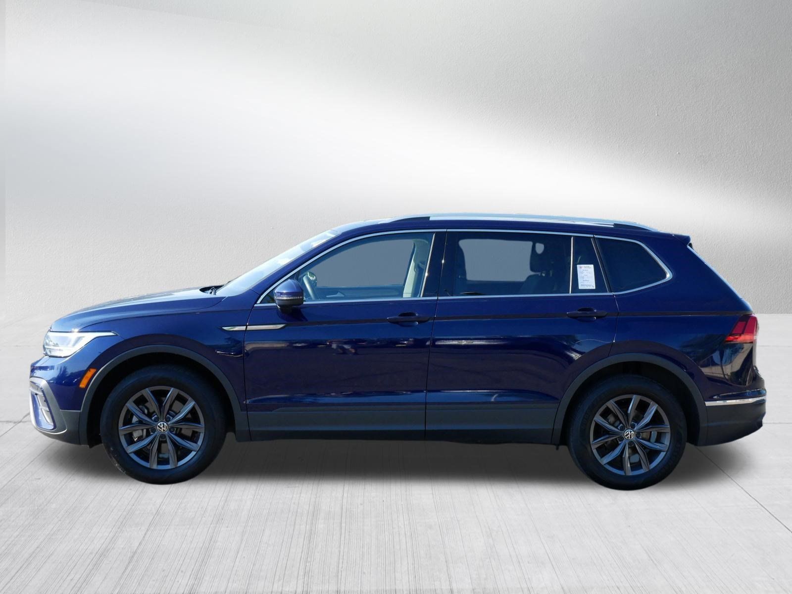 Certified 2023 Volkswagen Tiguan SE w/ Panoramic Sunroof Package AWD/4WD image 4