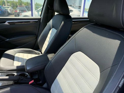 Used 2018 Volkswagen Passat 3.6 FWD image 11