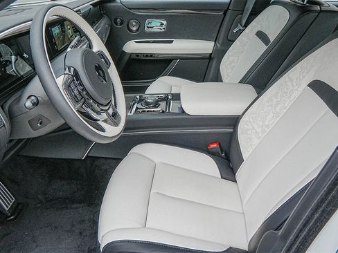 New 2025 Rolls-Royce Ghost Black Badge image 19