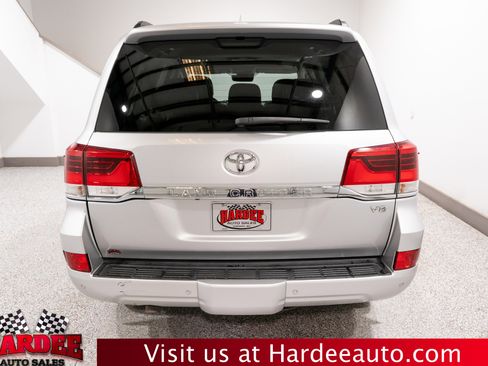 Used 2016 Toyota Land Cruiser image 4