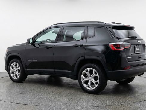 Used 2025 Jeep Compass Latitude image 6