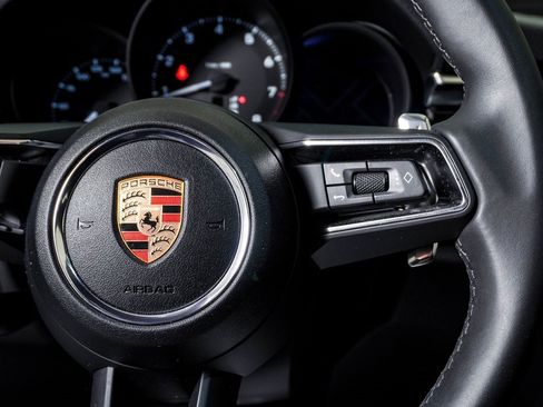 Certified 2025 Porsche Macan image 19