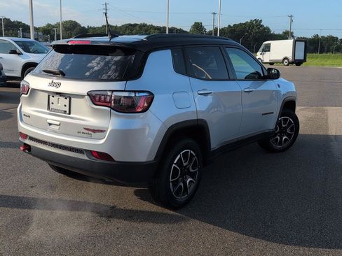 Used 2024 Jeep Compass Trailhawk AWD/4WD image 8