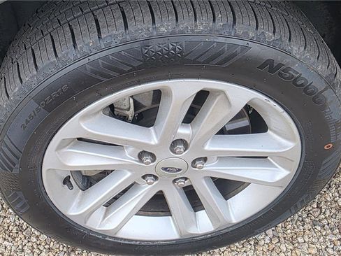 Used 2016 Ford Explorer XLT FWD image 9