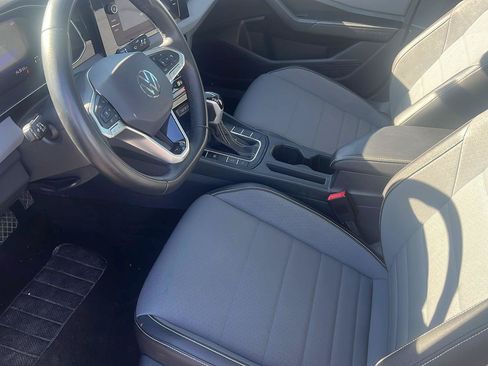 Used 2025 Volkswagen Jetta SE FWD image 18
