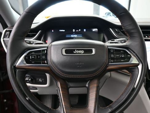 Used 2023 Jeep Grand Cherokee L Summit w/ Luxury Tech Group V image 17