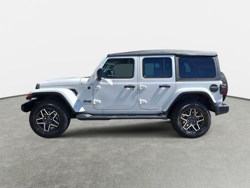 New 2026 Jeep Wrangler Unlimited Sahara AWD/4WD image 8