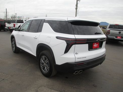 Used 2024 Chevrolet Traverse LS image 8