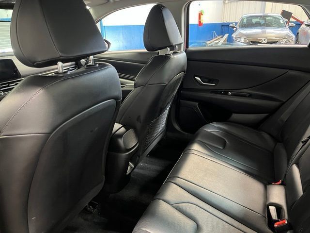 Used 2024 Hyundai Elantra Limited FWD image 18