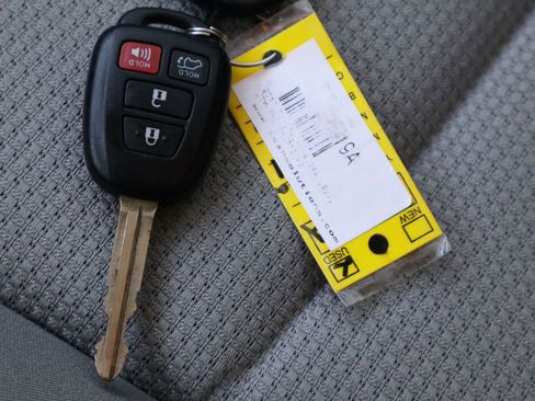 Used 2017 Toyota RAV4 XLE image 29