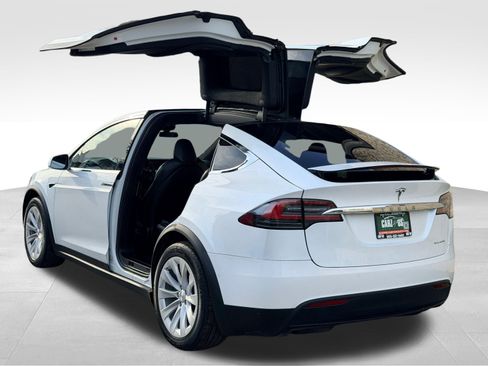 Used 2020 Tesla Model X Long Range image 4