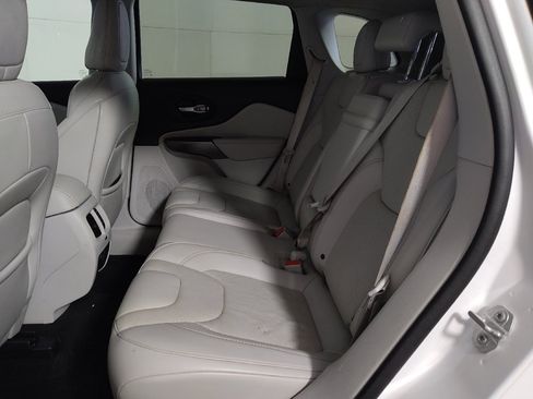 Used 2019 Jeep Cherokee Limited w/ Trailer Tow Group AWD/4WD image 18