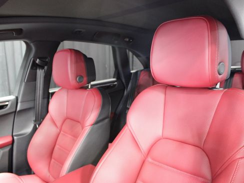 New 2026 Porsche Macan image 5