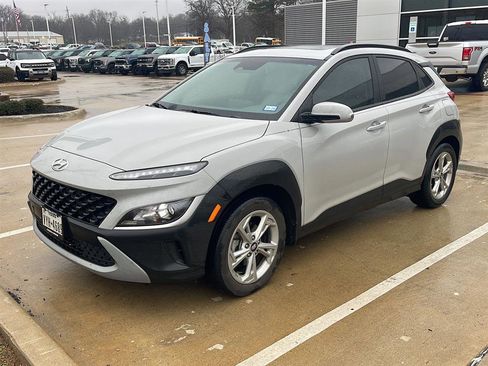 Used 2023 Hyundai Kona SEL w/ Convenience Package image 2