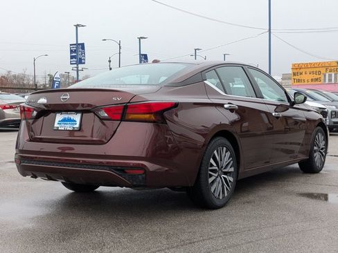 Used 2024 Nissan Altima 2.5 SV FWD image 4