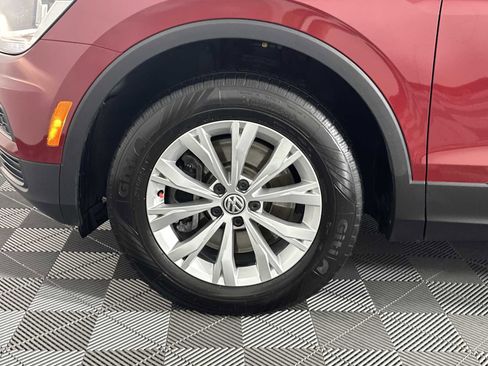 Used 2019 Volkswagen Tiguan SE w/ Panoramic Sunroof Package FWD image 12
