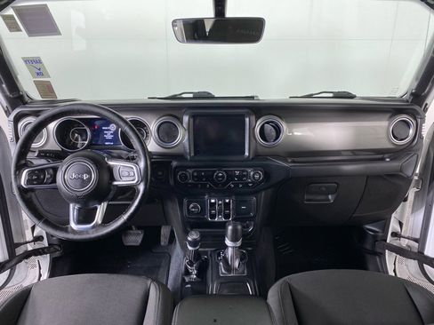 Used 2018 Jeep Wrangler Unlimited Sahara AWD/4WD image 24
