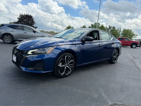 Used 2024 Nissan Altima 2.5 SR FWD image 3