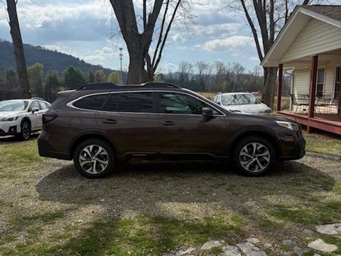 Used 2020 Subaru Outback Limited image 6