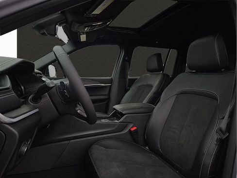 New 2026 Jeep Grand Cherokee Altitude AWD/4WD image 13