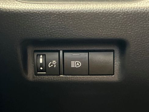 Used 2021 Toyota RAV4 LE AWD/4WD image 29
