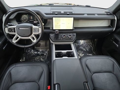 Used 2025 Land Rover Defender 110 S image 9