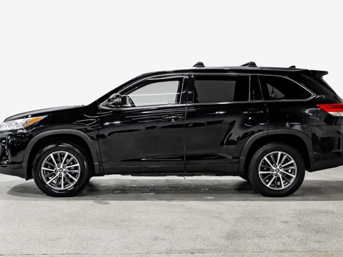 Used 2019 Toyota Highlander XLE FWD image 9