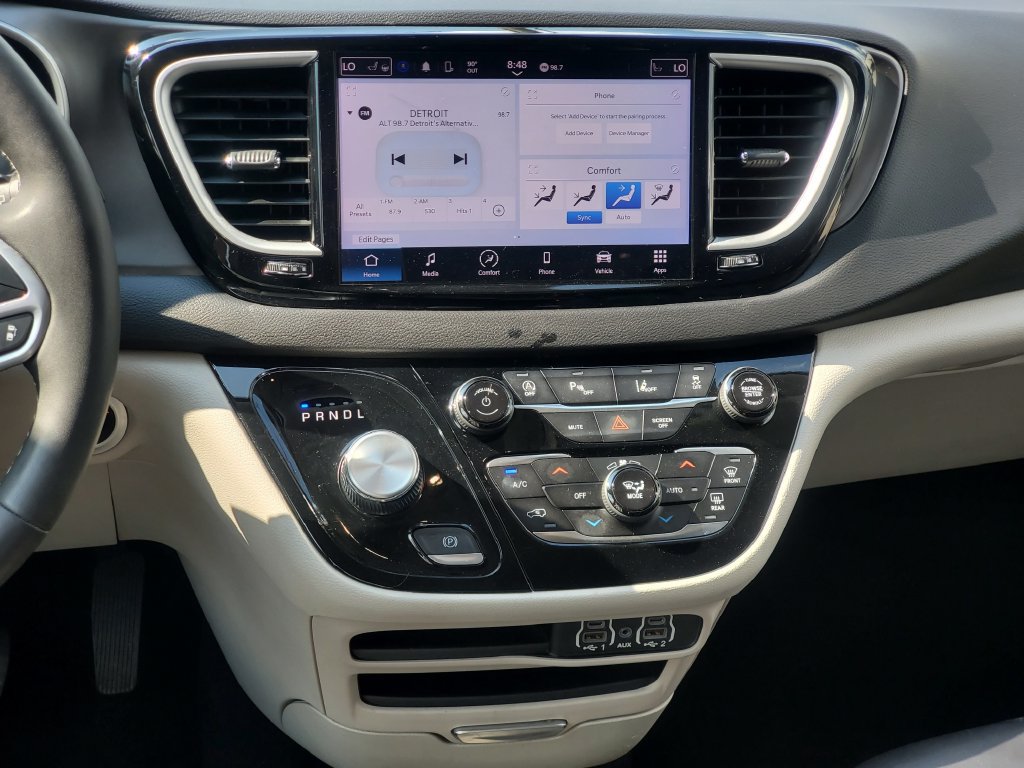 Used 2024 Chrysler Pacifica Touring-L FWD image 25
