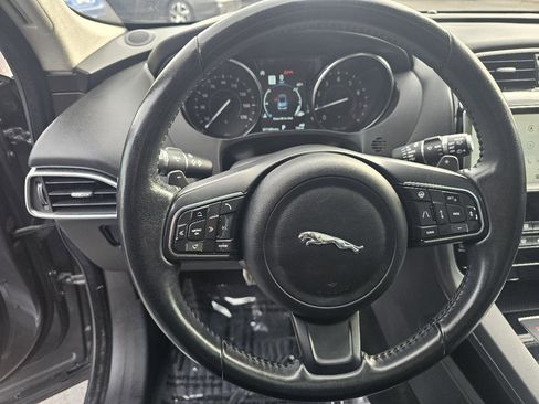 Used 2019 Jaguar F-PACE Premium image 25