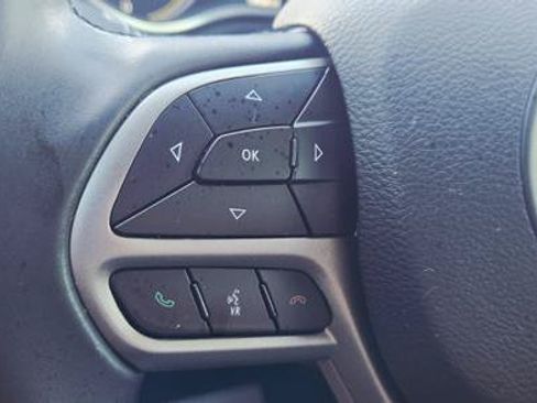 Used 2019 Jeep Cherokee Latitude Plus FWD image 22
