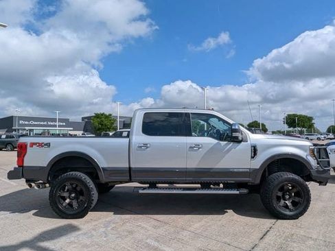 Used 2019 Ford F250 Lariat w/ Lariat Ultimate Package image 4