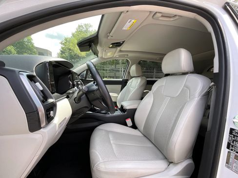 Used 2023 Kia Sorento S w/ Panoramic Sunroof Package FWD image 10