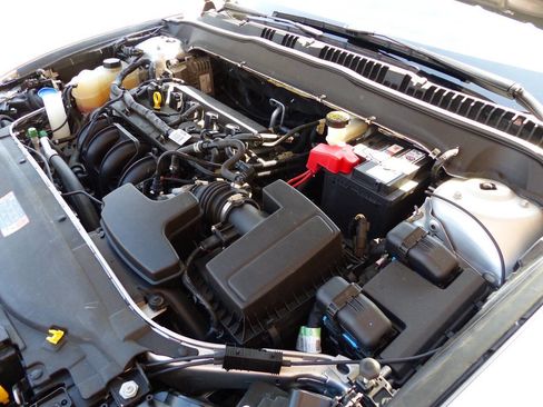 Used 2017 Ford Fusion SE image 19