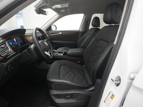 Used 2024 Volkswagen Atlas SE AWD/4WD image 7