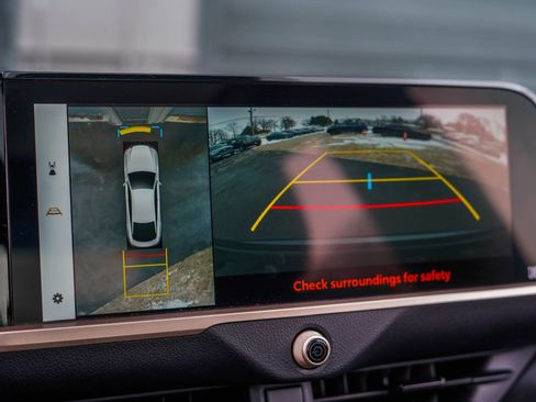 Used 2023 Toyota Crown Platinum image 21