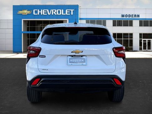 Used 2025 Chevrolet Trax LS image 4