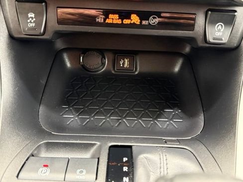 Used 2025 Toyota RAV4 XLE FWD image 35