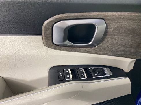 Used 2022 Kia Sorento EX w/ Panoramic Sunroof Package image 12